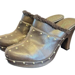 Candies Dorriss brown vegan leather faux fur heeled mules clogs with studs 9